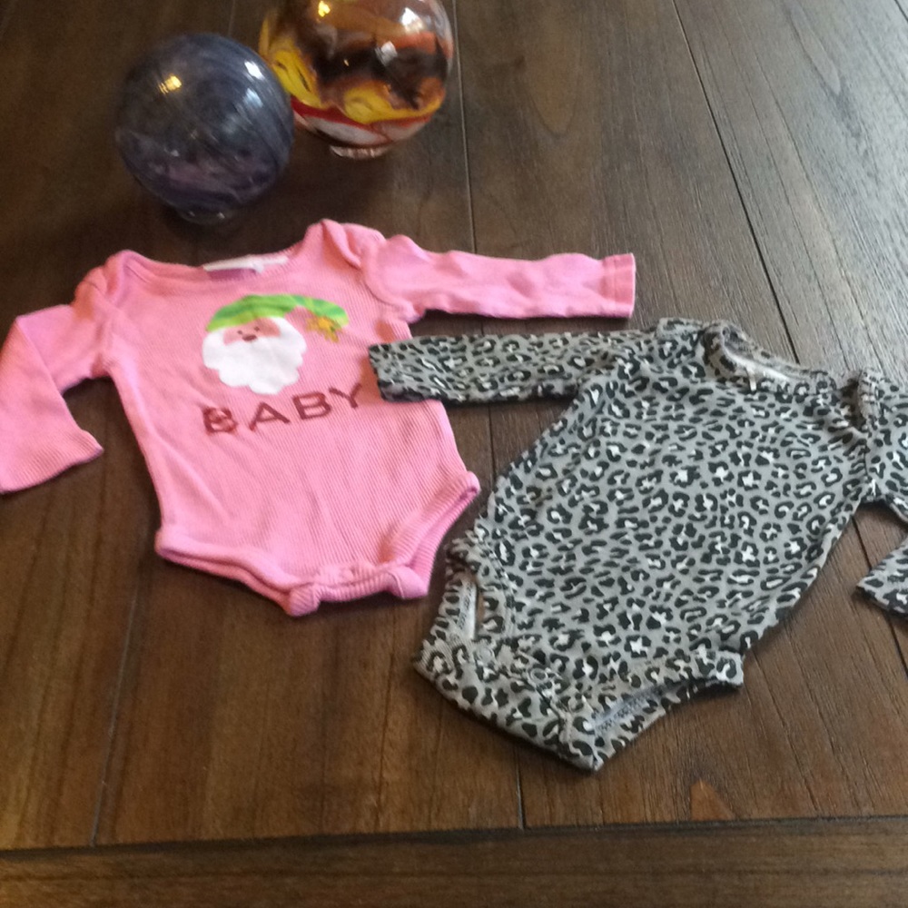 Onesie Bundle Amy Coe Santa Baby/Carter’s Leopard